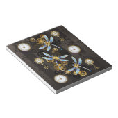 茶色の背景にスチームパンクストライプのトンボ ノートパッド (アングル)