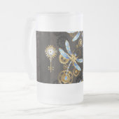 茶色の背景にスチームパンクストライプのトンボ フロストグラスビールジョッキ (正面左)