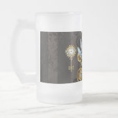 茶色の背景にスチームパンクストライプのトンボ フロストグラスビールジョッキ (左)