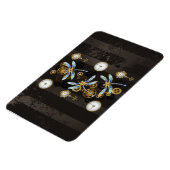 茶色の背景にスチームパンクストライプのトンボ マグネット (左側)