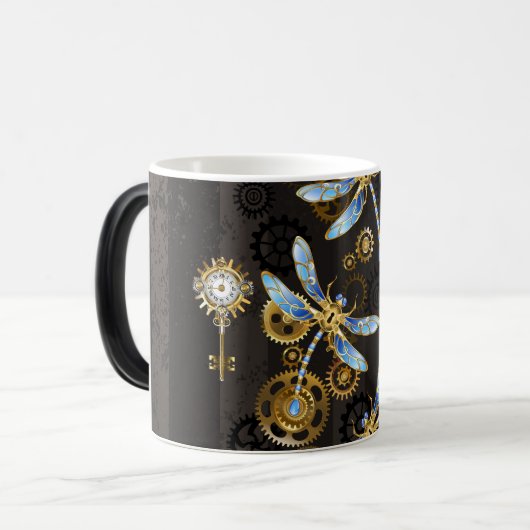 茶色の背景にスチームパンクストライプのトンボ モーフィングマグカップ (正面左)