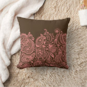 茶色の背景を持つピンクのフローラレース クッション (ブランケット)