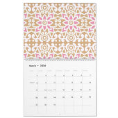 茶色の背黒にピンクと白の花の模様 カレンダー (3月 2026)