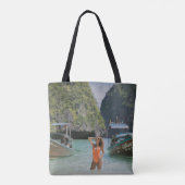 茶色の船の間に体の水上にいる女性 トートバッグ (裏面)