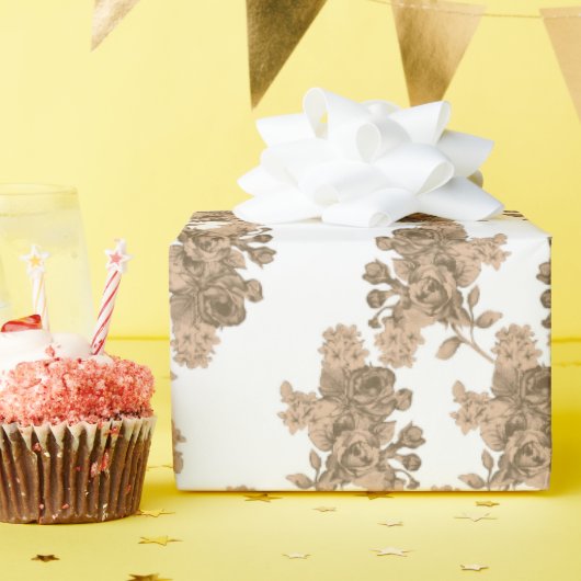 茶色の花が付いた白い背景 ラッピングペーパー (誕生日パーティー)