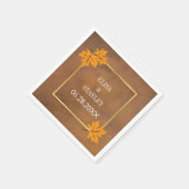 茶色の葉素朴の上のオレンジのカ結婚エデ スタンダードカクテルナプキン (角)