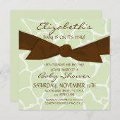 茶色の蝶結びが付いたキリン柄のベビーシャワー招待状 招待状 (正面/裏面)