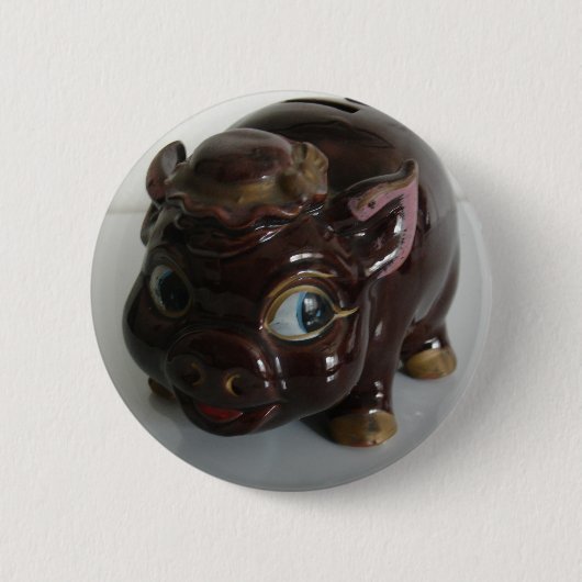 茶色の豚の貯金箱 缶バッジ (正面)
