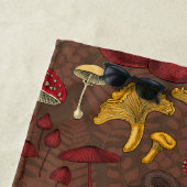 茶色の野生のキノコ ビーチタオル (インサイチュ)