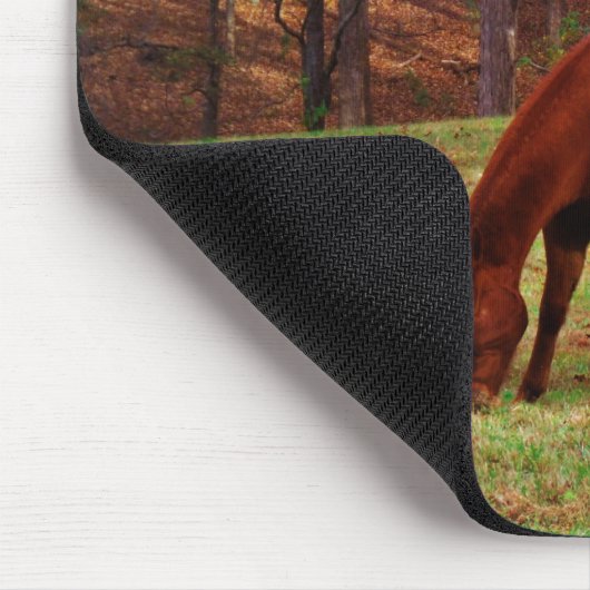 茶色の馬と森の端の白い鼻 マウスパッド (コーナー)