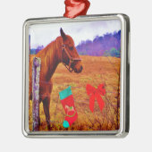 茶色の馬の紫の木のクリスマス メタルオーナメント (左)