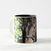茶色の馬2のポートレート ツートーンマグカップ (正面左)