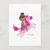 茶色の髪の可愛い少女がユニコーンに乗っている ポストカード (正面)