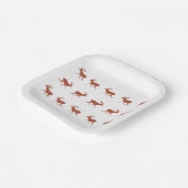 茶色の鹿が歩くお祭りのパターン ペーパープレート (傾斜あり)