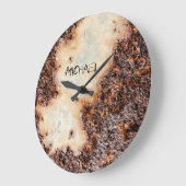 茶色クールの錆びた金属組織名前をカスタムする ラージ壁時計 (傾斜)