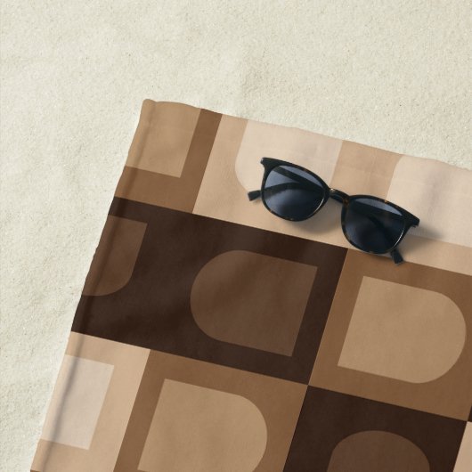 茶色モダンのアーチ幾何パタアステカーン ビーチタオル (インサイチュ)