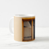 茶色木枠ガラス窓 コーヒーマグカップ (正面左)