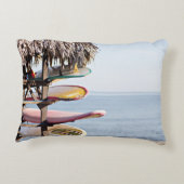 茶色赤と白の木製ラックのサーフボード アクセントクッション (裏面)