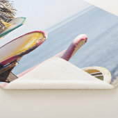 茶色赤と白の木製ラックのサーフボード シェルパブランケット (3/4)