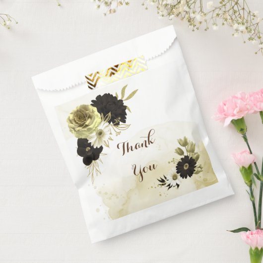 茶色、象牙色と金の花のウェディング フェイバーバッグ (封をした状態)