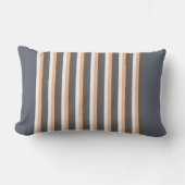 茶色、青みがかった灰色とバラピンクのエレガントストライプ ランバークッション (正面)