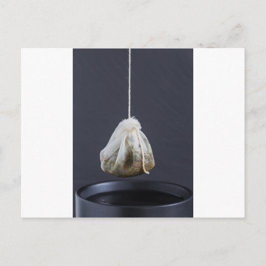 茶袋がカップに吊るされている ポストカード (正面)