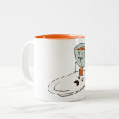 茶袋詰め作業者のコップおよびプレートの台所ユーモア ツートーンマグカップ (正面左)