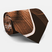 茶褐色の浮き彫りになったリボンのような曲線が重なり合う ネクタイ (ロール)