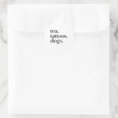 茶、入れ墨、および犬のシンプル文字の声明_1 ラウンドシール (バッグ)