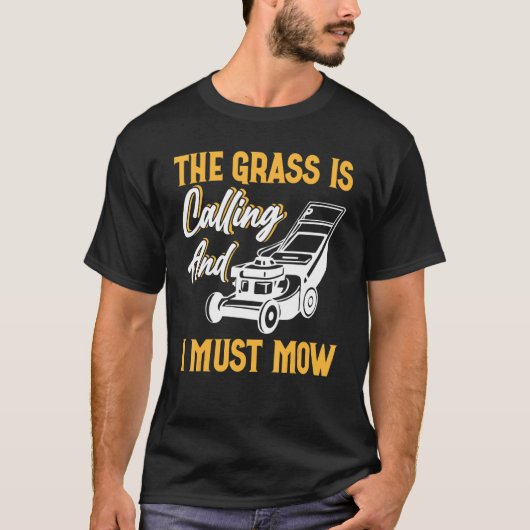草が呼ばれて刈らねばならない Tシャツ (正面)