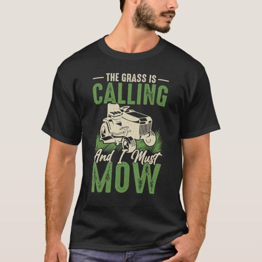 草が呼ばれて刈らねばならない Tシャツ (正面)