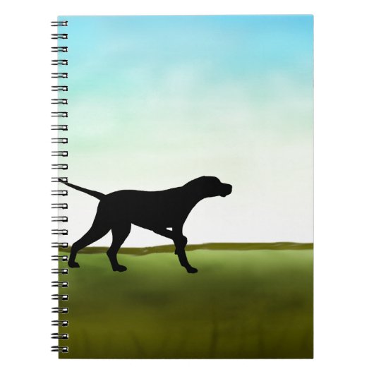 草が茂った分野のポインター犬 ノートブック (正面)