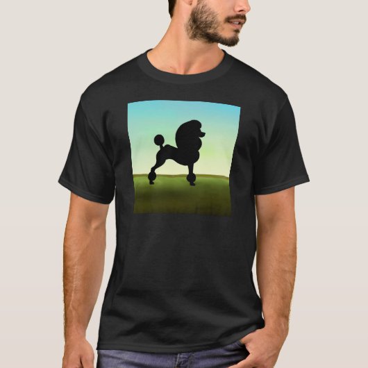 草が茂った分野標準プードル Tシャツ (正面)
