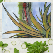 草と湖に座っている水色の赤いトンボ キッチンタオル (折り畳み)