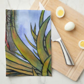 草と湖に座っている水色の赤いトンボ キッチンタオル (四つ折り)