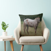 草に立っているAppaloosaの馬 クッション (椅子)