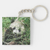 草に隠れているジャイアントパンダ キーホルダー (裏面)