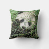 草に隠れているジャイアントパンダ クッション (裏面)