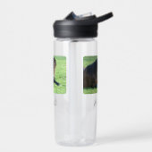 草のかわいらし中に寝そべる茶色の馬 ウォーターボトル (左面)