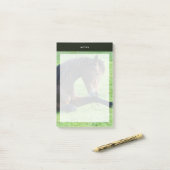 草のかわいらし中に寝そべる茶色の馬 ポストイット (デスク上)