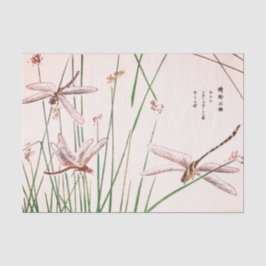 草のティッシュペーパーを持つドラゴンのはえ 薄葉紙