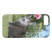草の上で歩くタブビー猫 Case-Mate iPhoneケース (裏面(横))