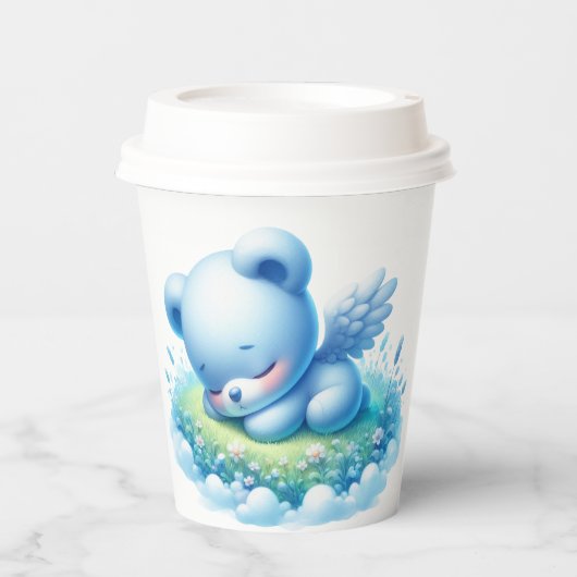 草の上で眠る可愛いベビーブルークマ 紙コップ (正面)