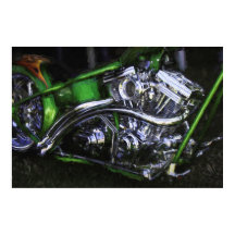 草の上にチョッパーのバイクのドラゴン