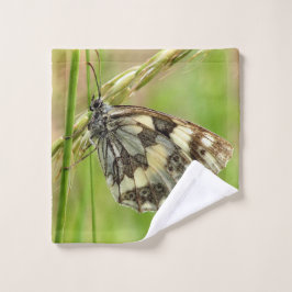 草の上の大理石模様の白い蝶 ウォッシュタオル