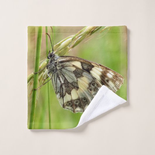 草の上の大理石模様の白い蝶 ウォッシュタオル (ウォッシュタオル)