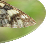 草の上の大理石模様の白い蝶 カッティングボード (角)