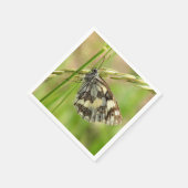 草の上の大理石模様の白い蝶 スタンダードカクテルナプキン (角)