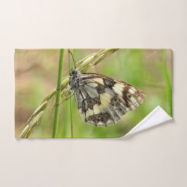 草の上の大理石模様の白い蝶 ハンドタオル