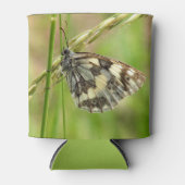 草の上の大理石模様の白い蝶 缶クーラー (正面)